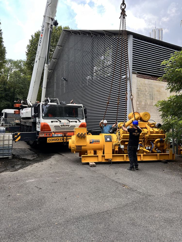 Grutage et chargement d'un groupe électrogène