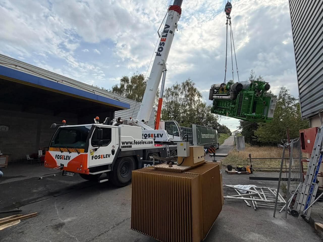 Grutage d'un moteur Jenbacher